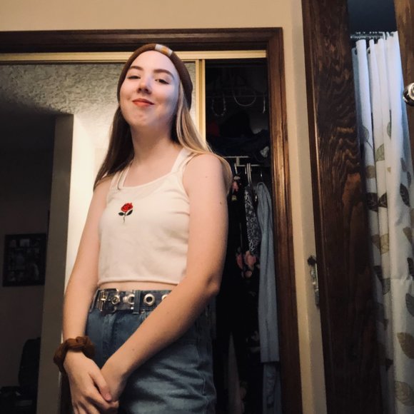 Meet your Posher, Makena - Picture 2 of 5